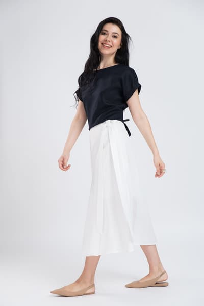 Fusta alba suprapusa din in 100%