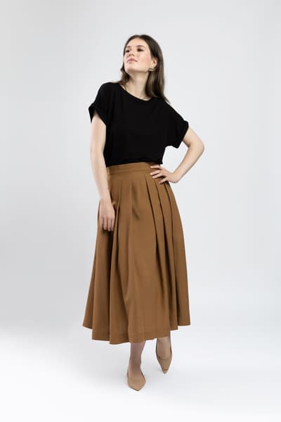 Fustă coffee cu pliuri