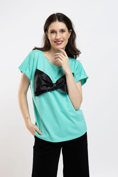 Maglietta verde chiaro con fiocco