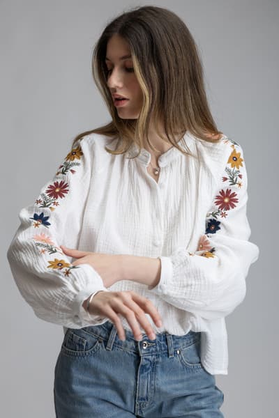 nl-NL Camasa alba cu flori brodate 01219